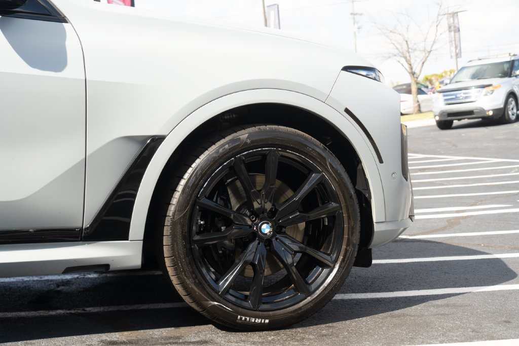 Used 2024 BMW X7 xDrive40i w/ M Sport Package AWD/4WD image 9