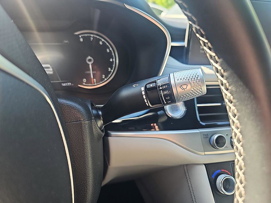 Used 2025 Genesis G70 2.5T RWD image 19