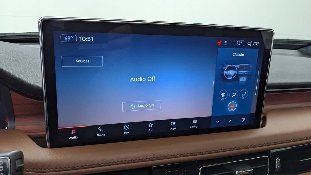 Used 2023 Lincoln Nautilus Reserve w/ Luxury Package image 24