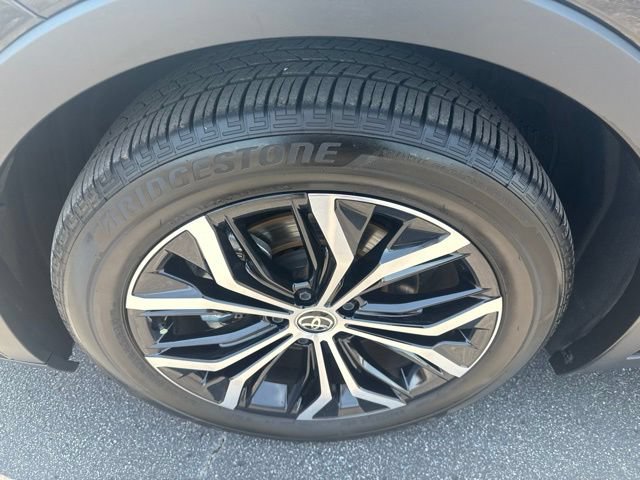 Used 2024 Toyota Crown AWD/4WD image 12