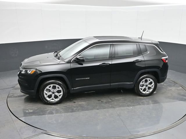 Used 2025 Jeep Compass Sport w/ Mopar Graphics Package AWD/4WD image 34