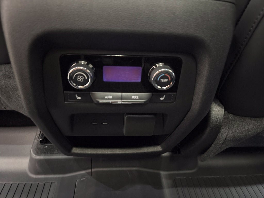 New 2027 Chevrolet Traverse RS w/ LPO, Floor Liner Package AWD/4WD image 33