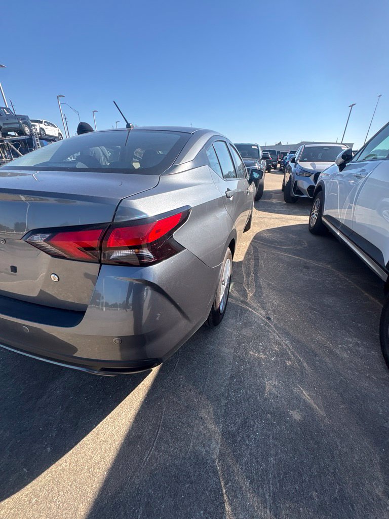 Used 2025 Nissan Versa S FWD image 2