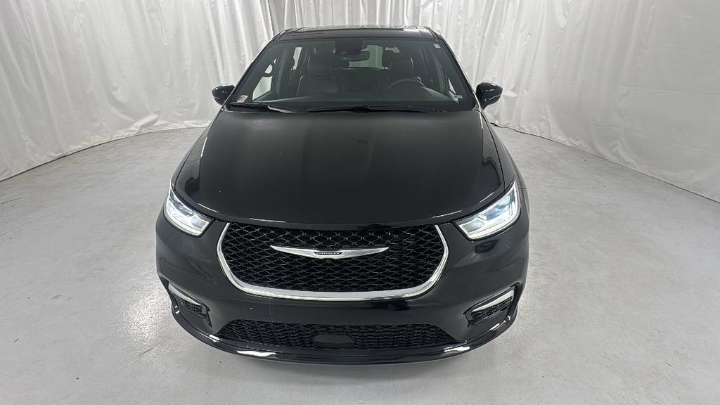 Used 2025 Chrysler Pacifica Select image 8