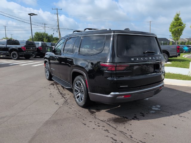 Used 2022 Jeep Wagoneer Series III AWD/4WD image 3