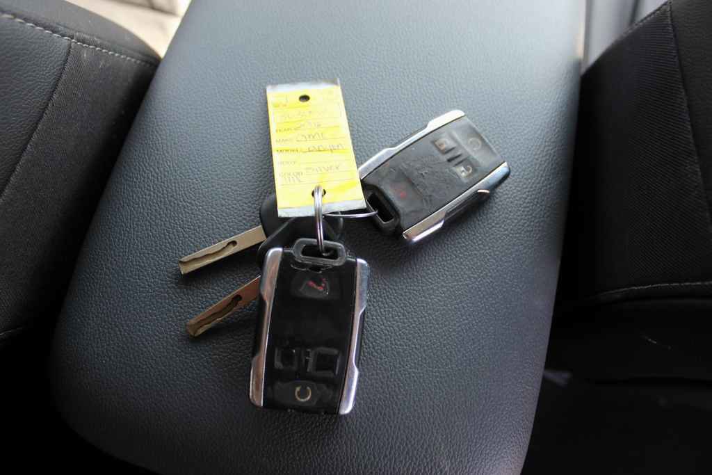 Used 2016 GMC Canyon SLT image 27