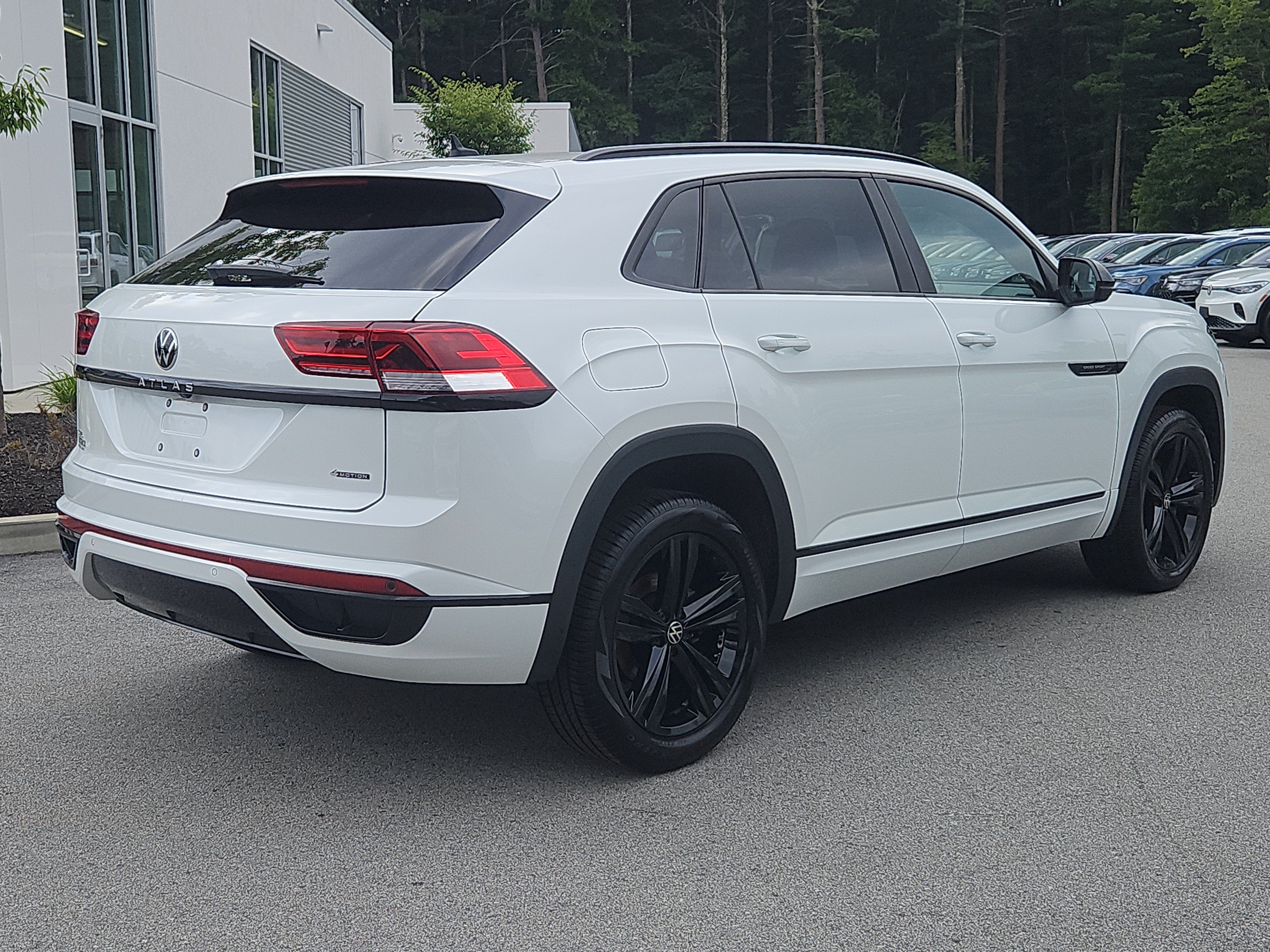 Certified 2023 Volkswagen Atlas Cross Sport SEL R-Line AWD/4WD image 3