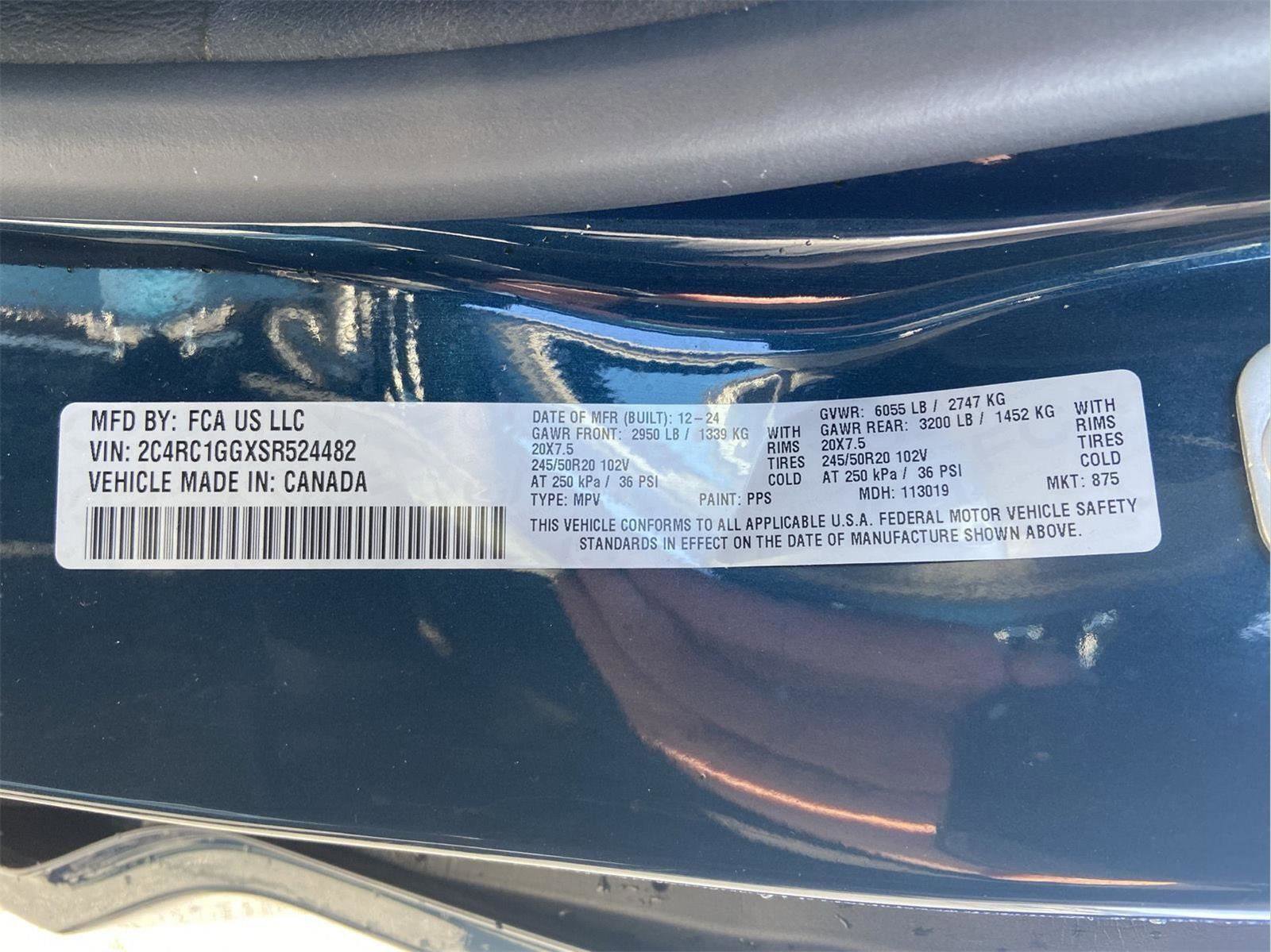 Used 2025 Chrysler Pacifica Limited image 75