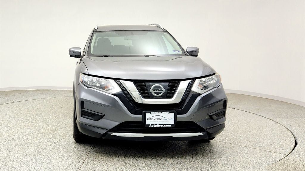Used 2017 Nissan Rogue SV w/ SV Premium Package AWD/4WD image 2