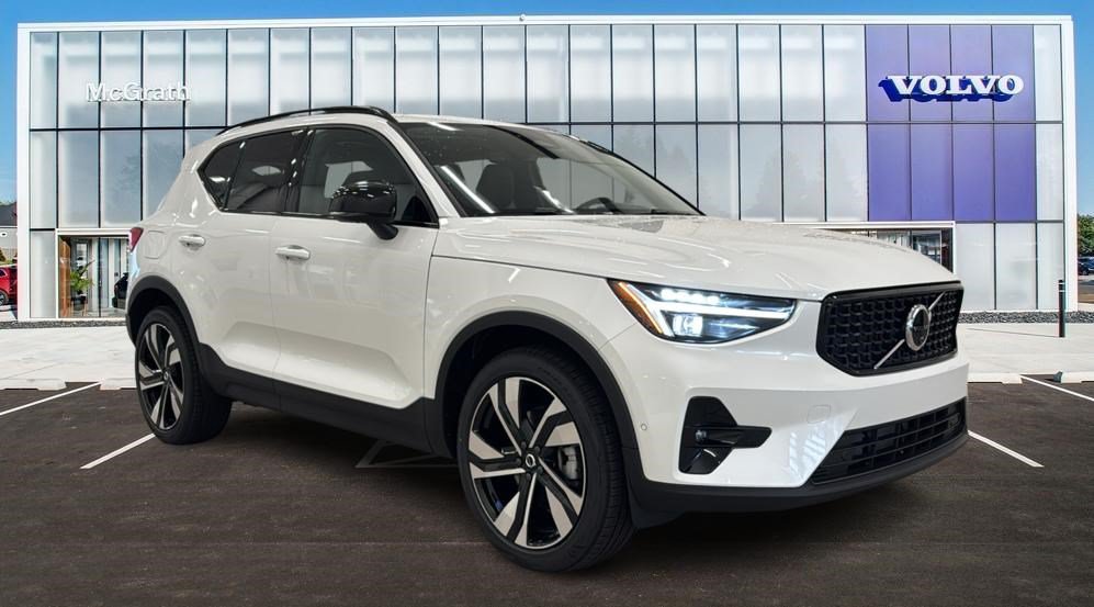 New 2026 Volvo XC40 B5 Ultra w/ Protection Package Premier