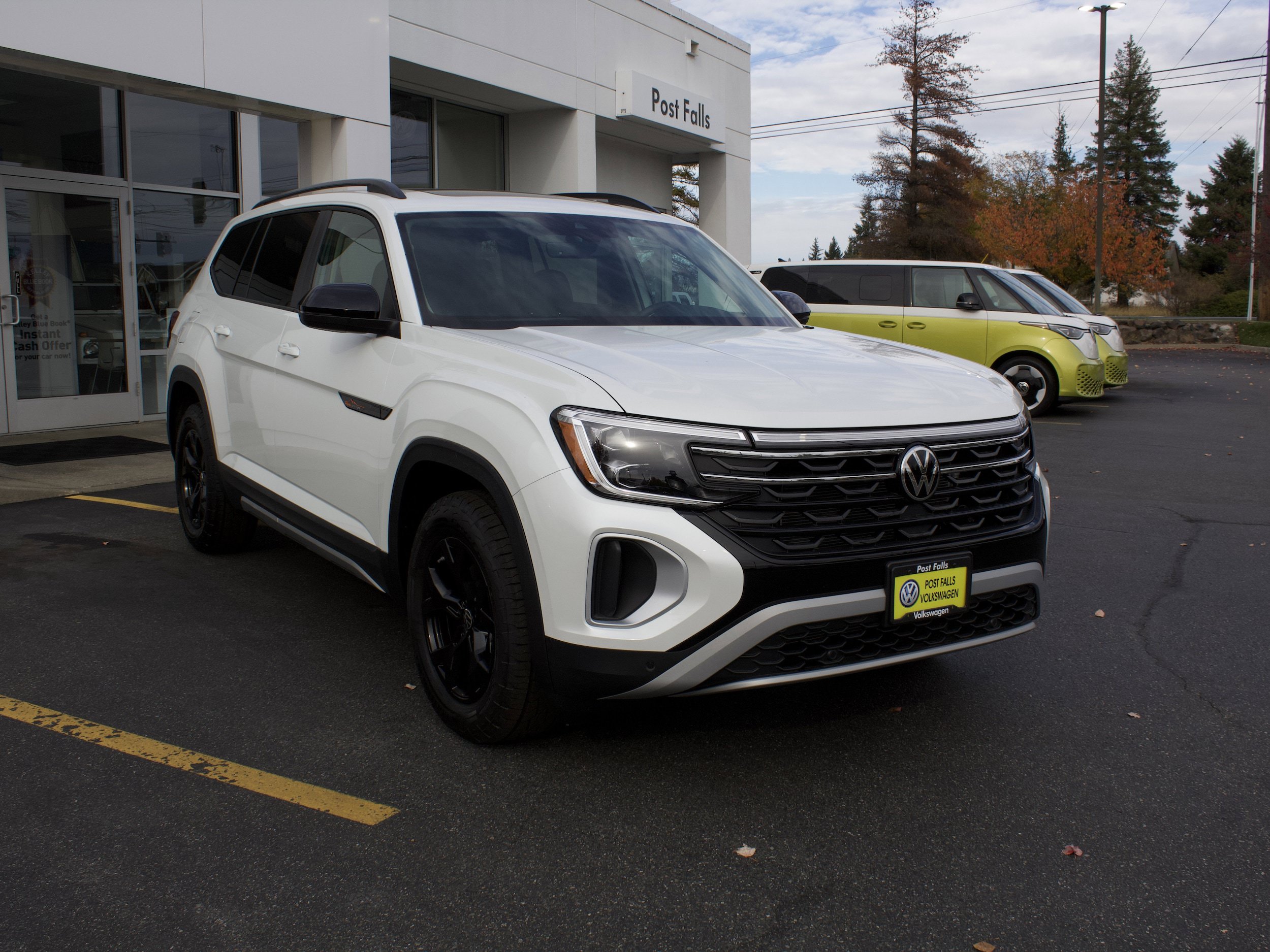 New 2026 Volkswagen Atlas Peak Edition AWD/4WD image 3
