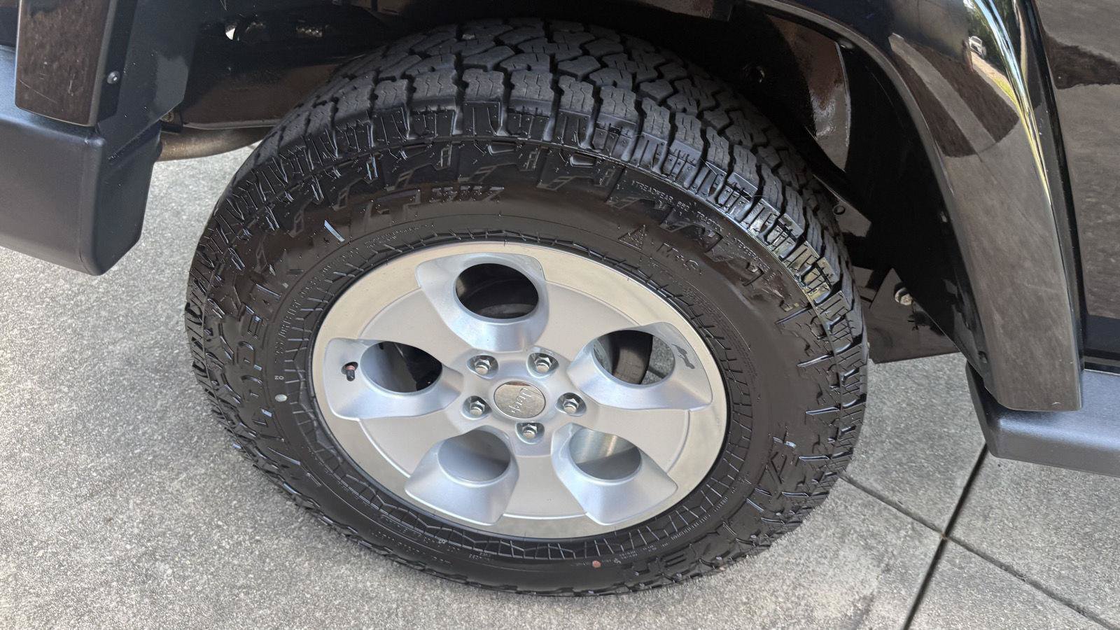 Used 2014 Jeep Wrangler Sahara w/ Connectivity Group AWD/4WD image 16