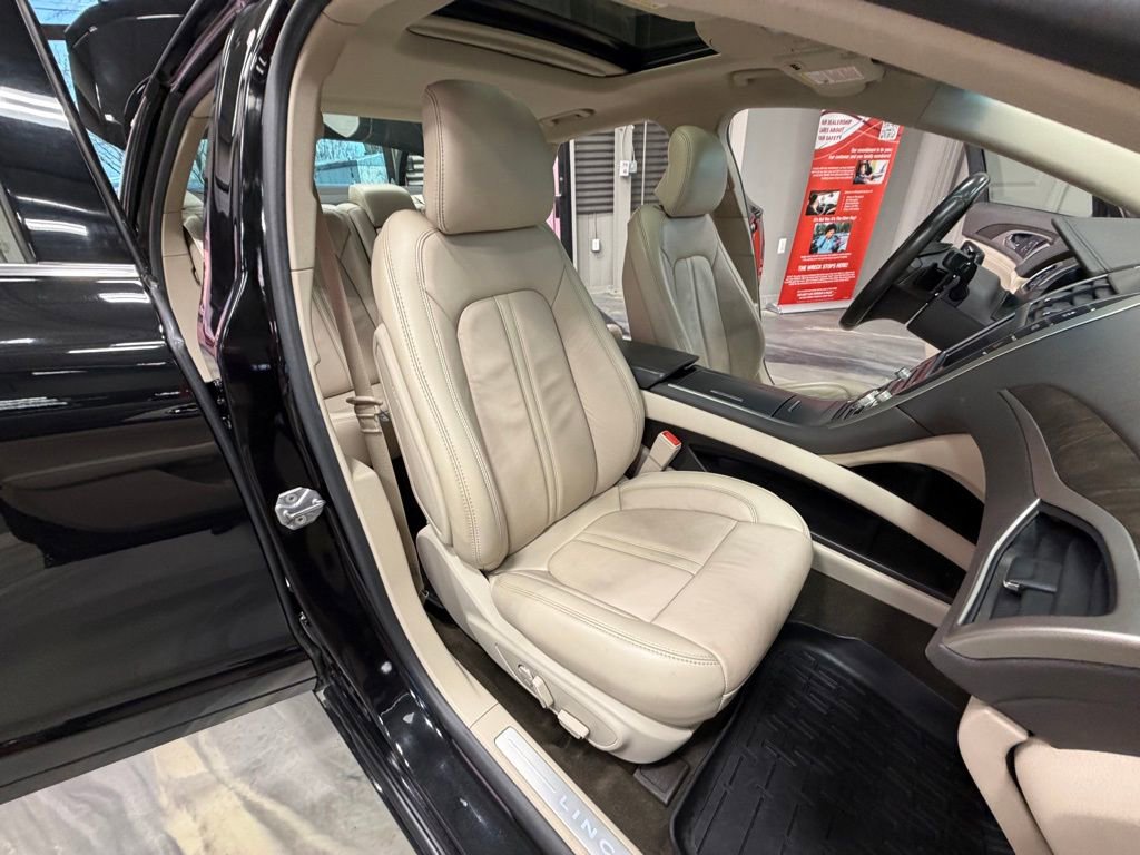 Used 2019 Lincoln MKZ Reserve w/ Reserve Plus Package AWD/4WD image 4