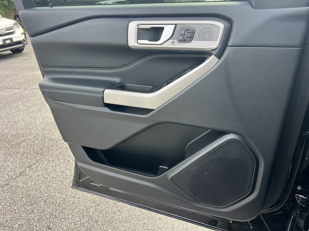 Used 2022 Ford Explorer Limited w/ Equipment Group 301A image 16