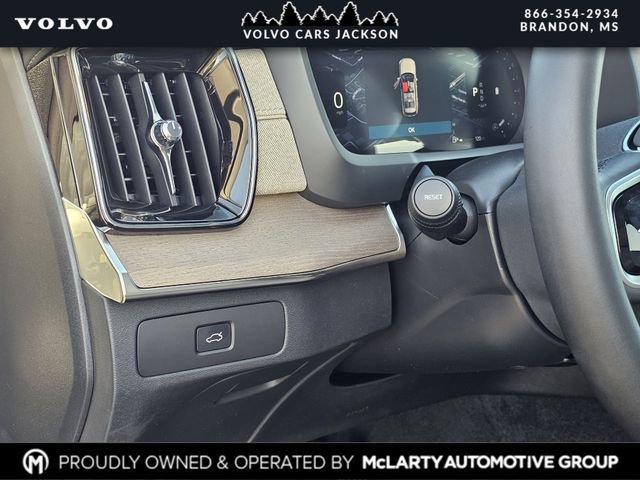 New 2026 Volvo XC90 B5 Plus w/ Protection Package Premier image 18