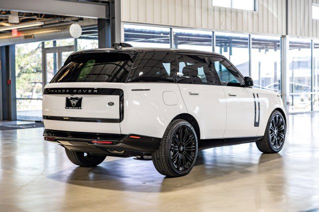 Used 2023 Land Rover Range Rover SE image 6