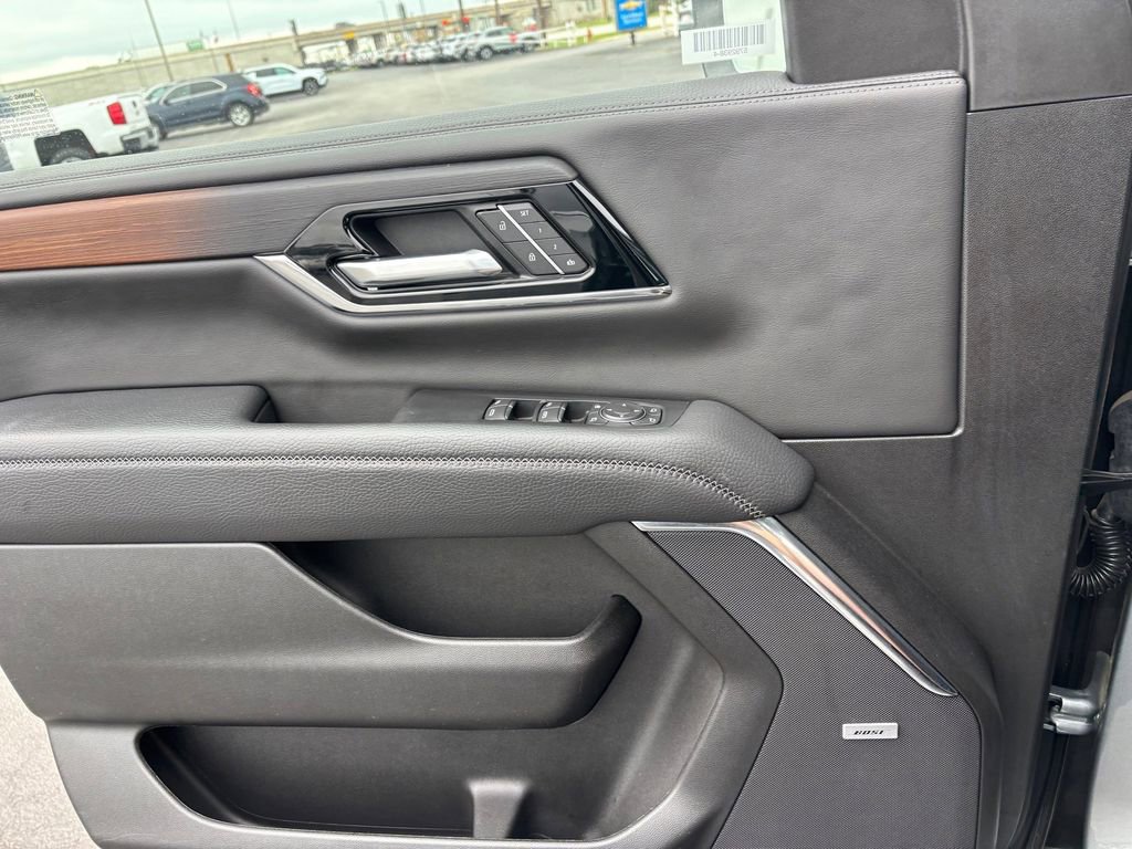 Used 2025 GMC Yukon XL Denali AWD/4WD image 24