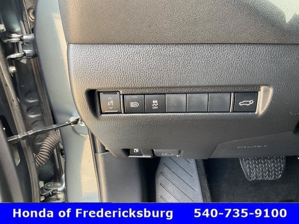 Used 2022 Toyota Venza XLE AWD/4WD image 41