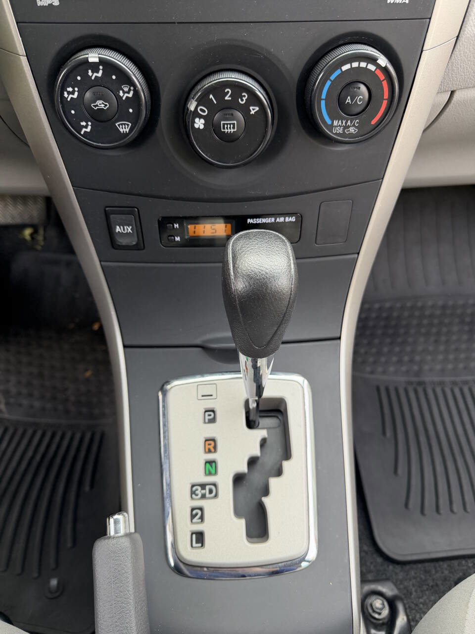 Used 2010 Toyota Corolla LE image 22