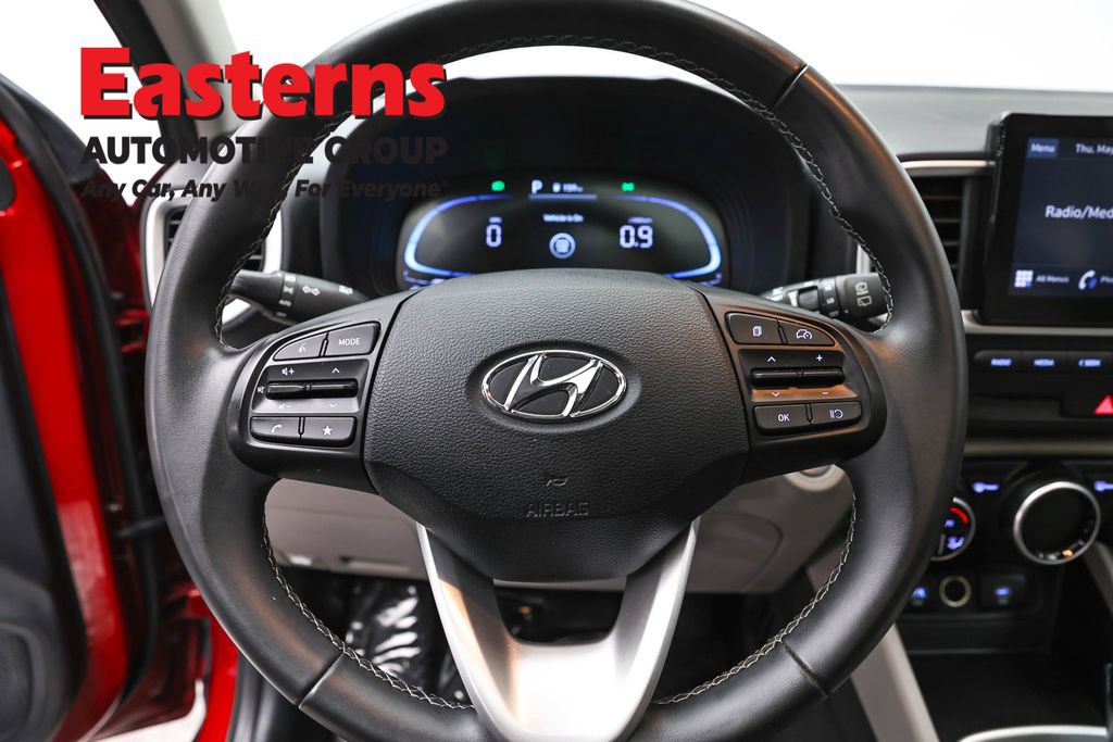 Used 2025 Hyundai Venue SEL FWD image 10
