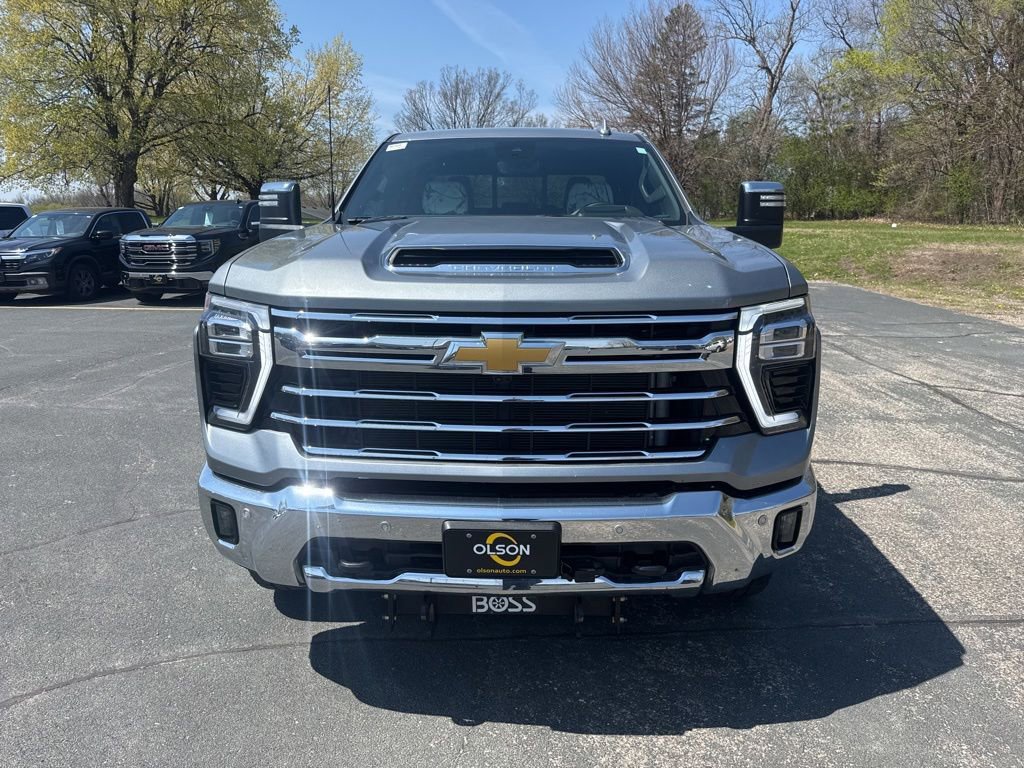 Used 2024 Chevrolet Silverado 3500 LTZ w/ LTZ Plus Package AWD/4WD image 10