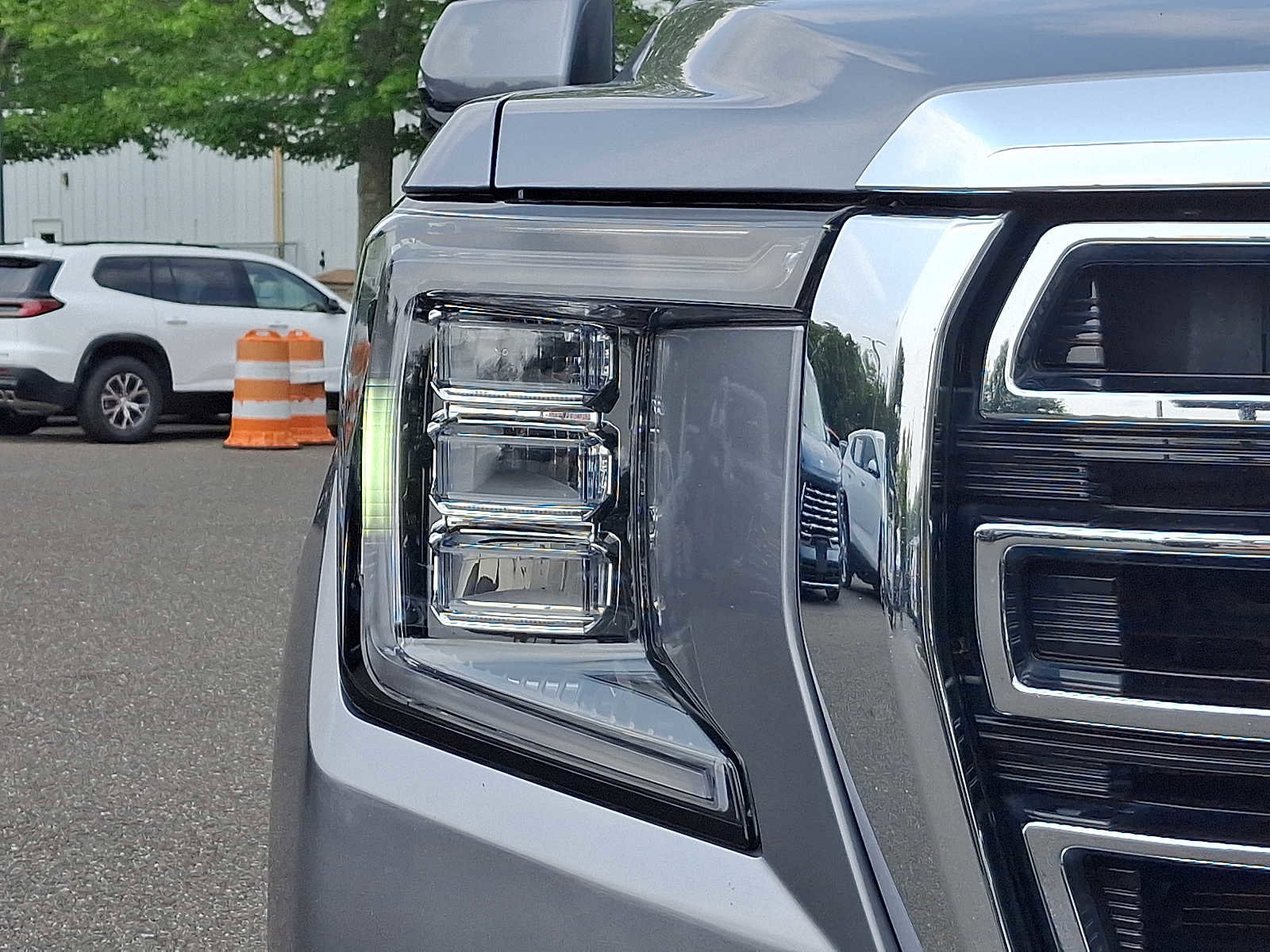 Used 2022 GMC Yukon SLT w/ SLT Premium Package image 10