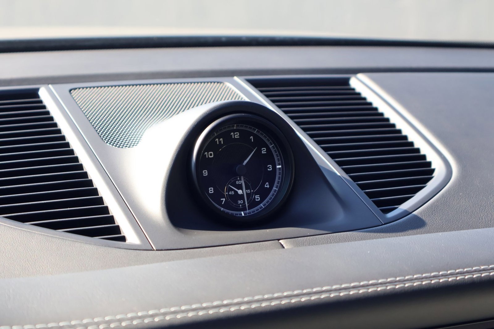 New 2026 Porsche Macan image 21