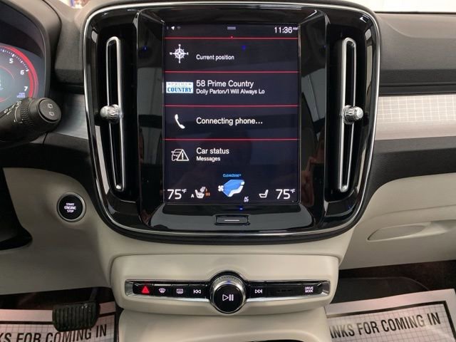 Used 2021 Volvo XC40 T5 Momentum image 17