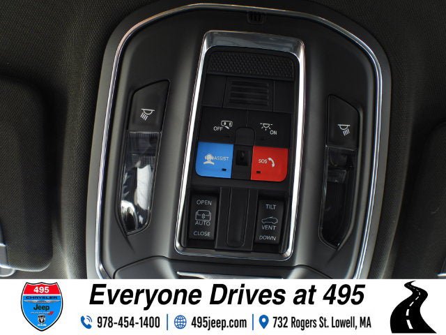 Used 2025 Jeep Grand Cherokee Laredo X AWD/4WD image 22