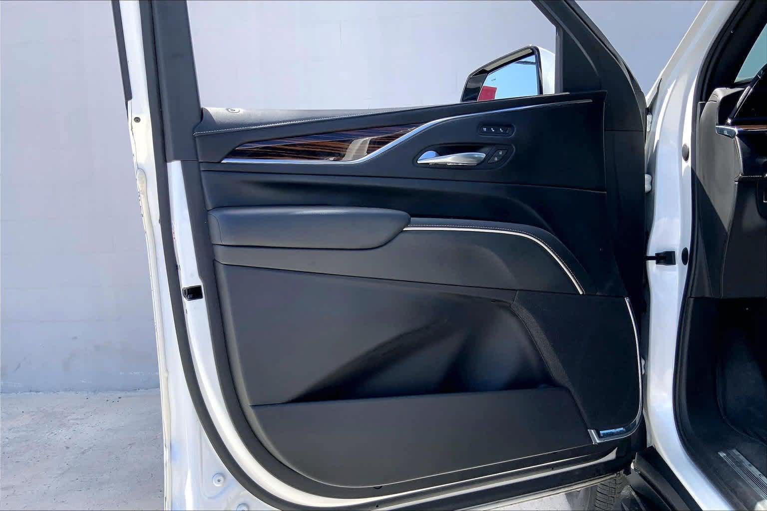 Used 2022 Cadillac Escalade Premium Luxury RWD image 27