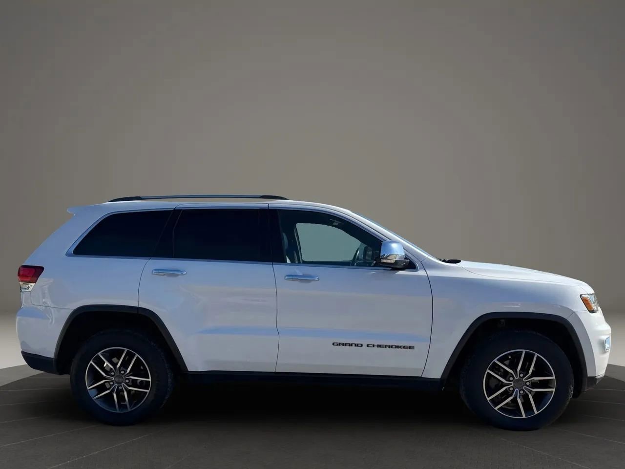 Used 2020 Jeep Grand Cherokee Limited w/ Luxury Group II image 6