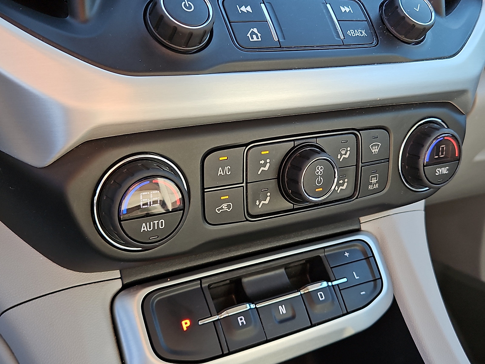 Used 2020 GMC Acadia SLE w/ Driver Convenience Package FWD image 15