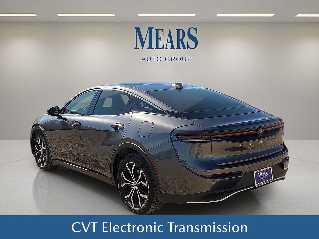 Used 2023 Toyota Crown Limited image 4