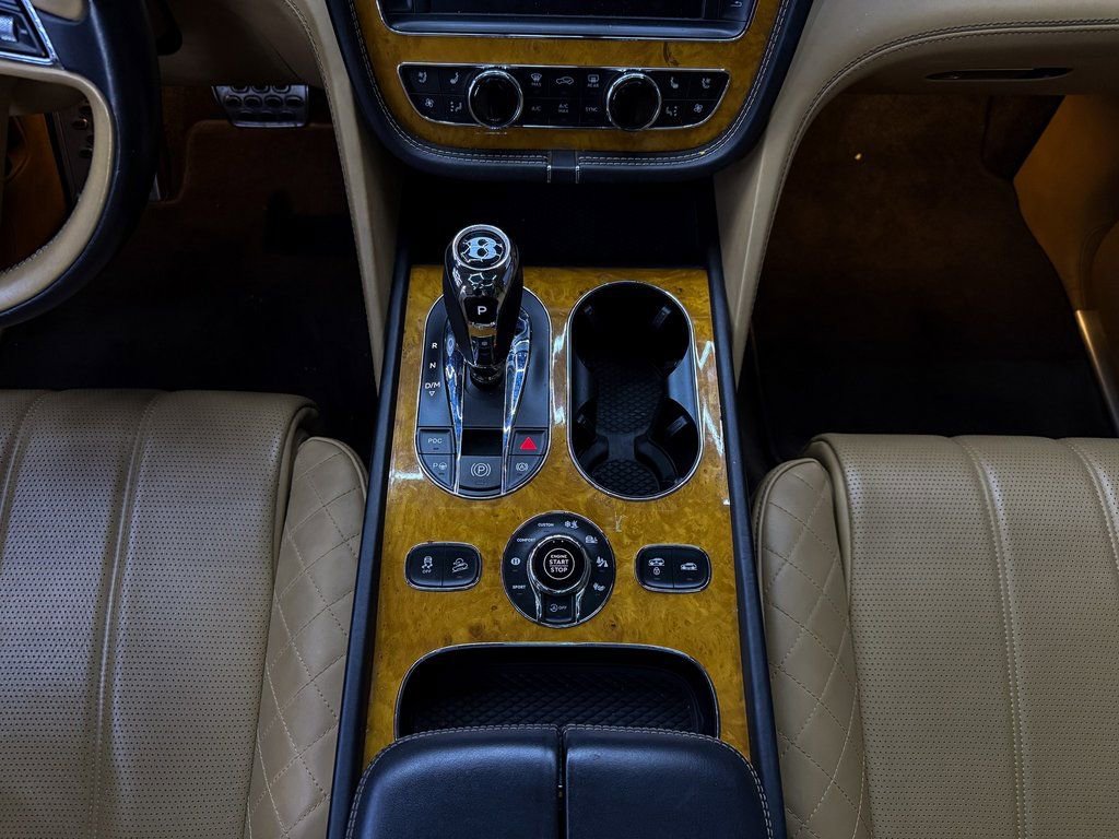 Used 2017 Bentley Bentayga image 24
