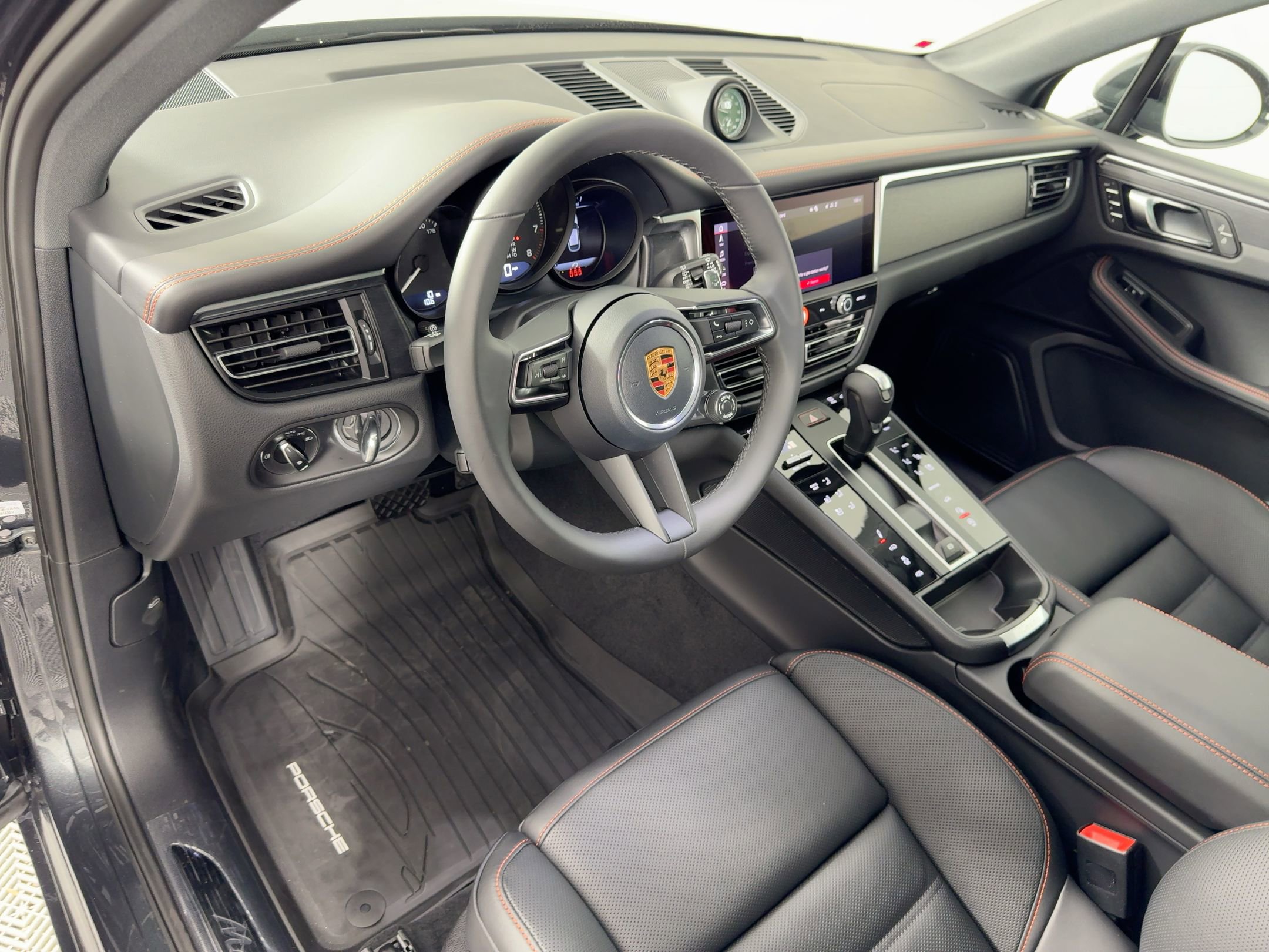 Used 2026 Porsche Macan GTS AWD/4WD image 4