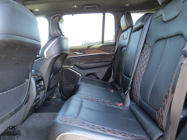 Used 2022 Jeep Grand Cherokee Summit w/ Luxury Tech Group V AWD/4WD image 12