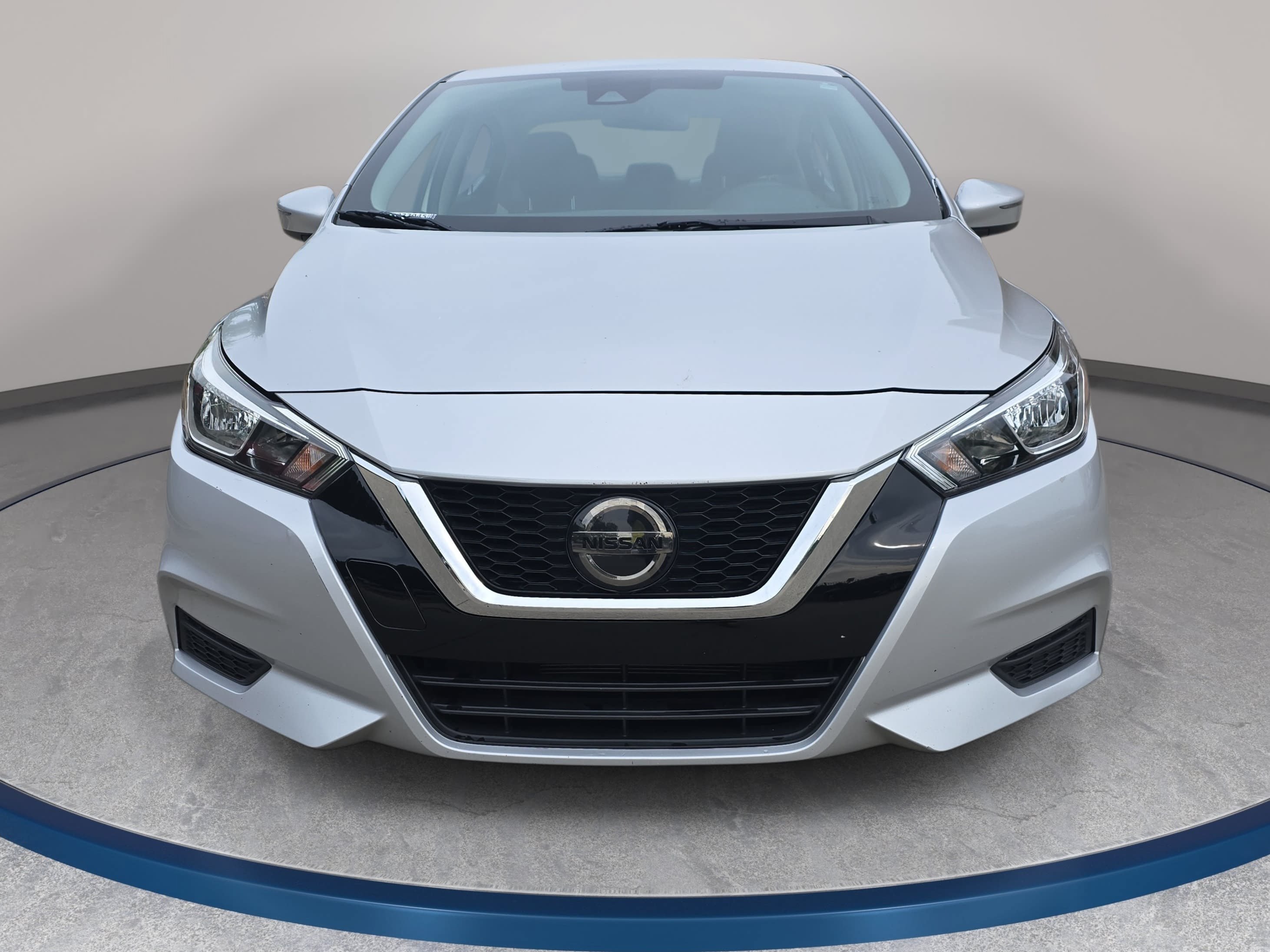 Used 2020 Nissan Versa SV FWD image 2