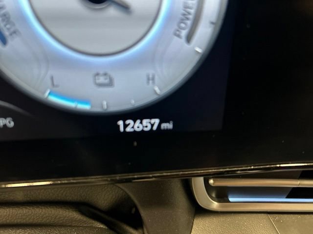 Used 2023 Hyundai Elantra Limited FWD image 17