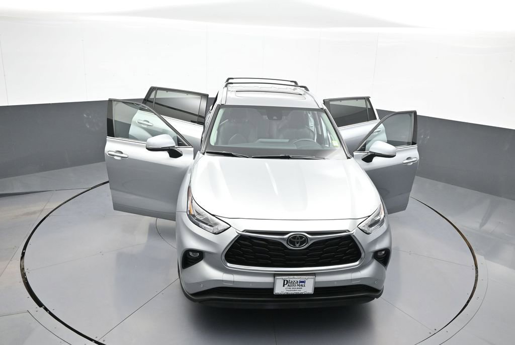 Certified 2024 Toyota Highlander Limited AWD/4WD image 48