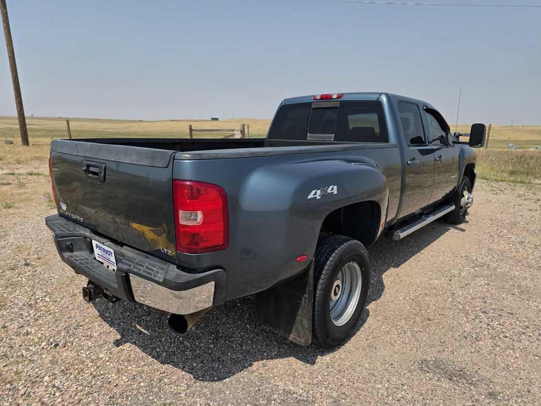 Used 2011 Chevrolet Silverado 3500 LTZ w/ LTZ Plus Package AWD/4WD image 5