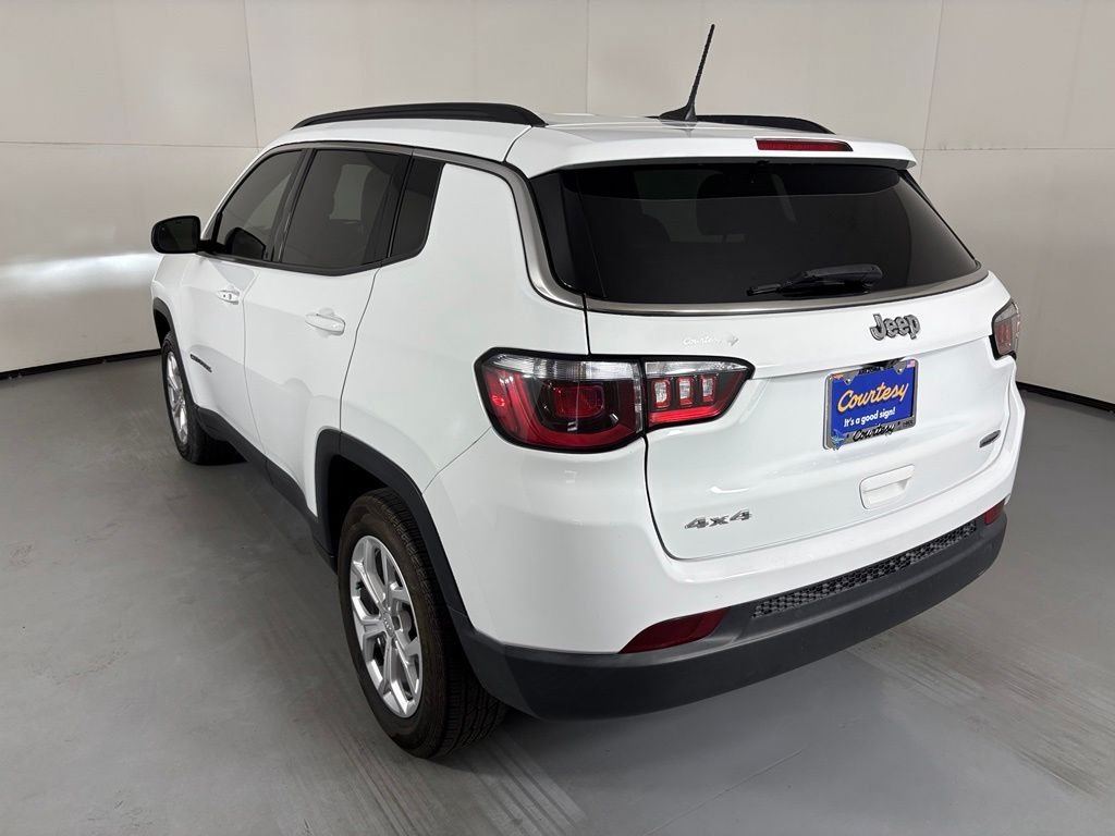 Used 2024 Jeep Compass Latitude AWD/4WD image 7