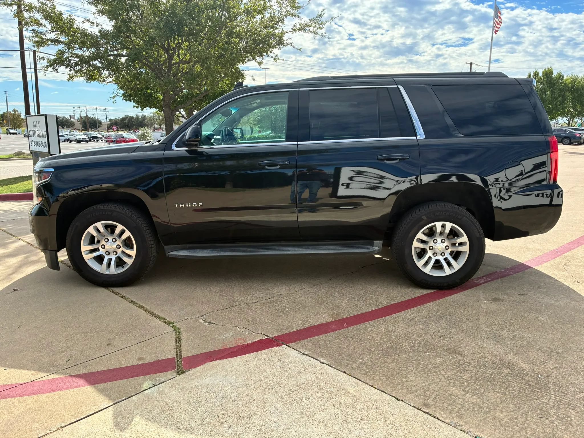 Used 2019 Chevrolet Tahoe LT RWD image 4