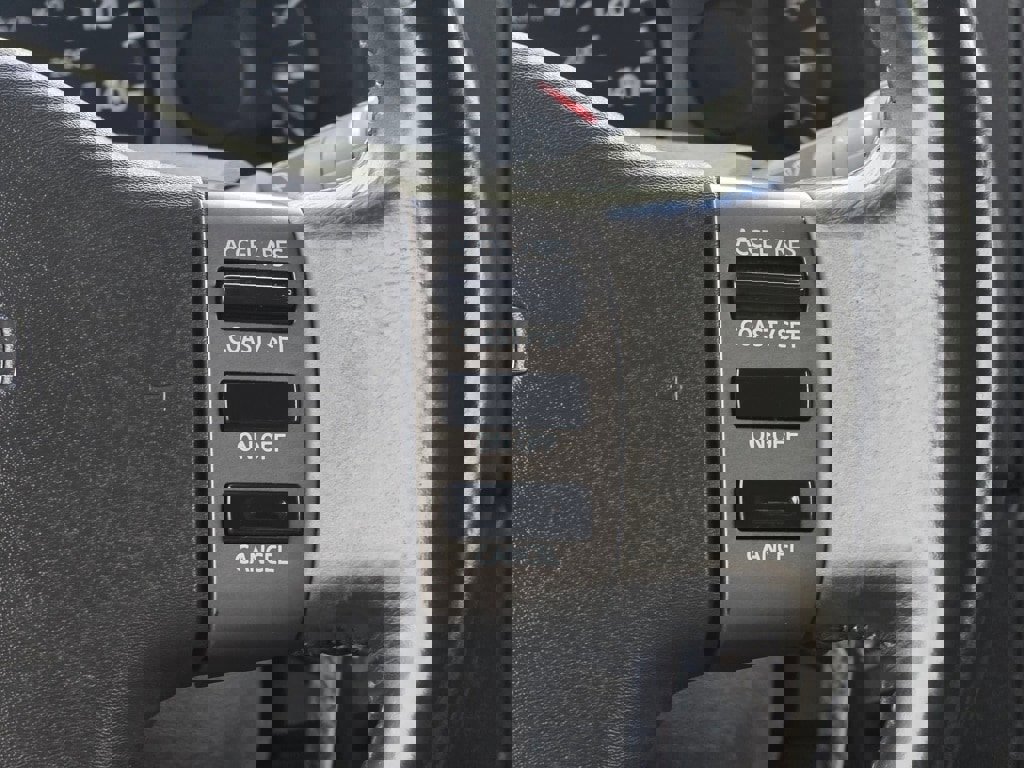 Used 2004 Nissan Titan SE image 16