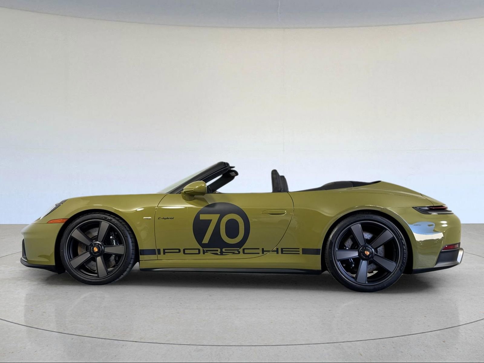 Certified 2026 Porsche 911 Carrera 4 GTS image 2