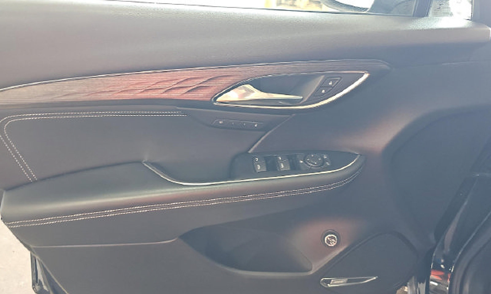 Used 2023 Buick Envision Avenir AWD/4WD image 15