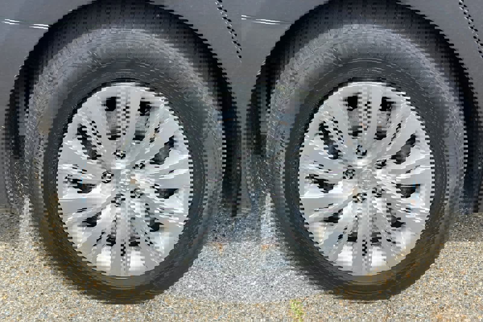 Used 2012 Toyota Camry LE FWD image 17