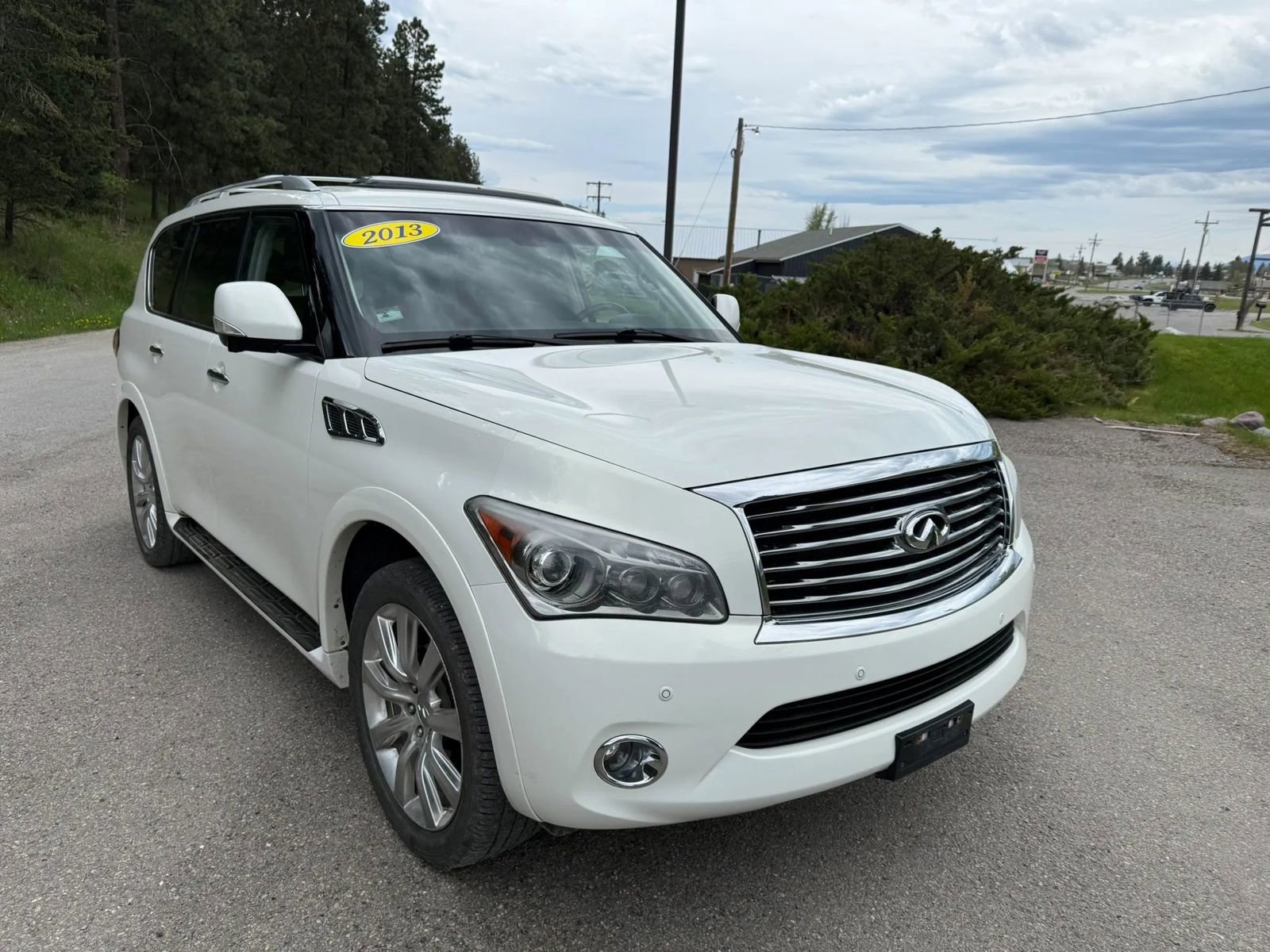 Used 2013 INFINITI QX56 4WD w/ Theater Pkg image 3