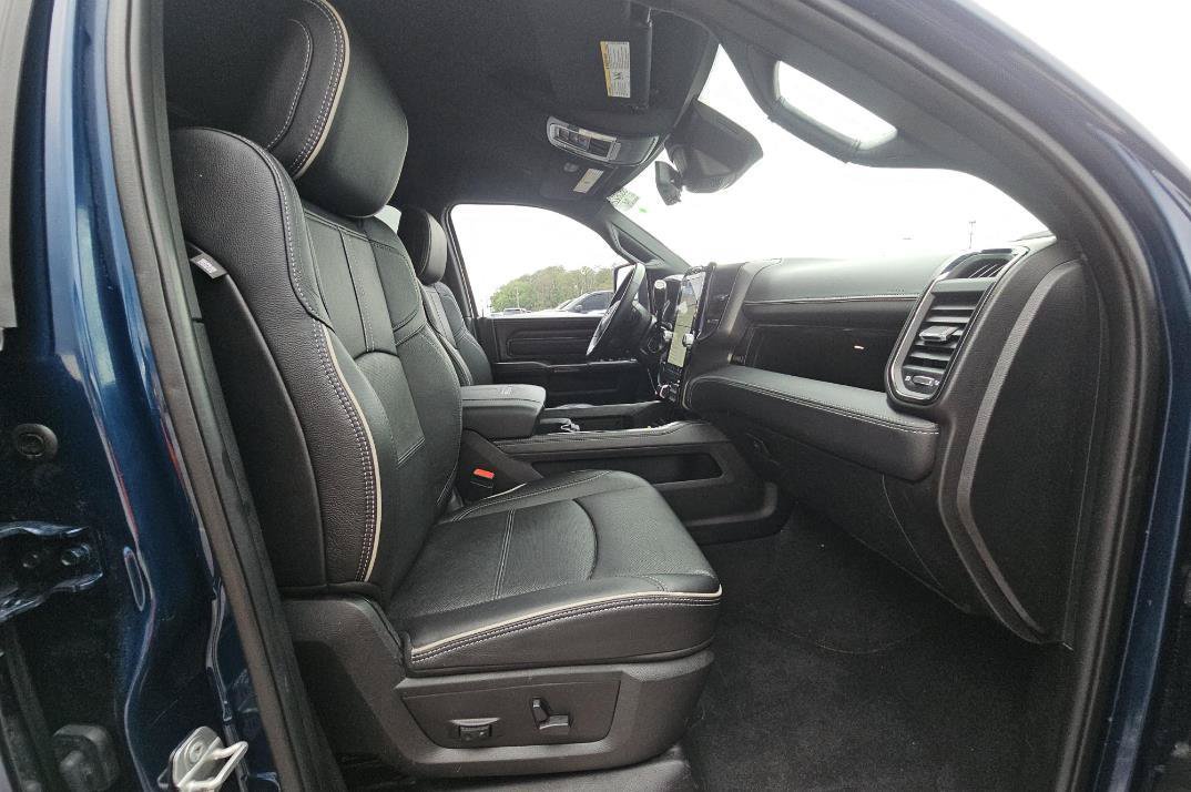 Used 2024 RAM 3500 Limited AWD/4WD image 9