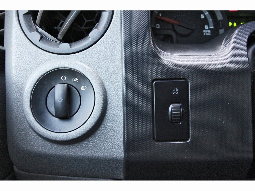 Used 2013 Ford E-350 and Econoline 350 XLT image 19