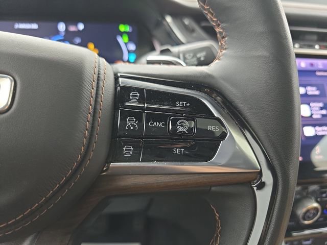 Used 2022 Jeep Grand Cherokee Summit w/ Advanced Protech Group IV AWD/4WD image 38